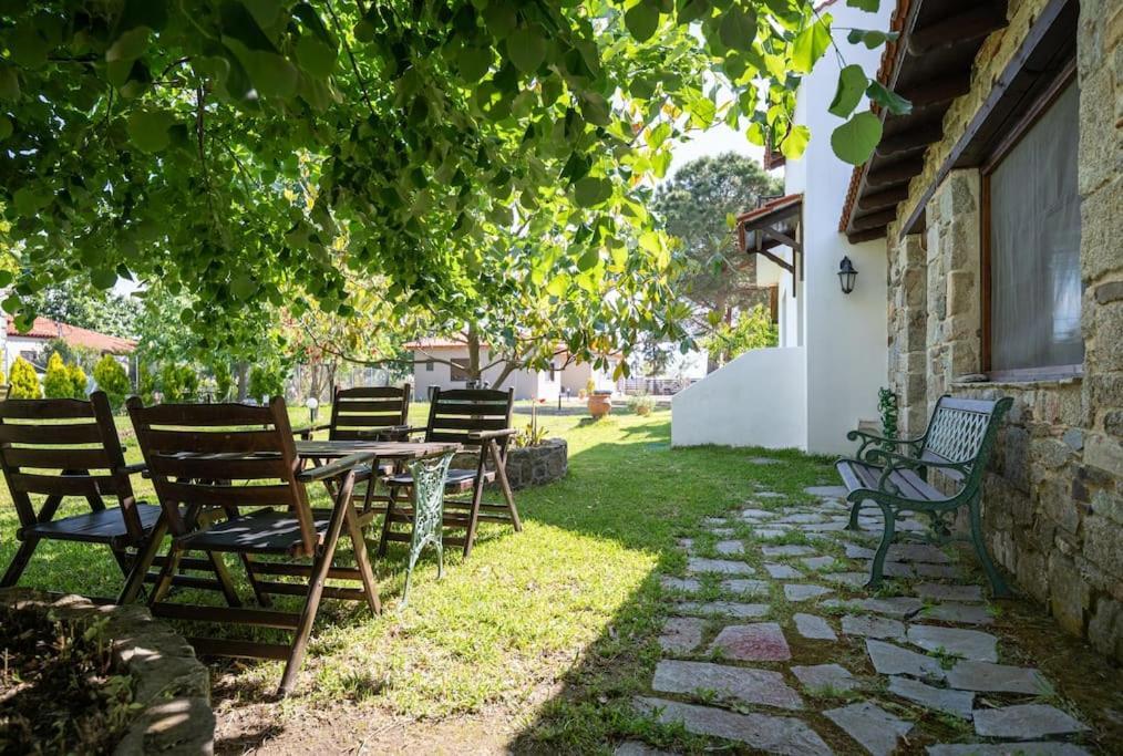 Traditionelles Appartement Athos Shadow Am Meer Paralia Sikias Экстерьер фото