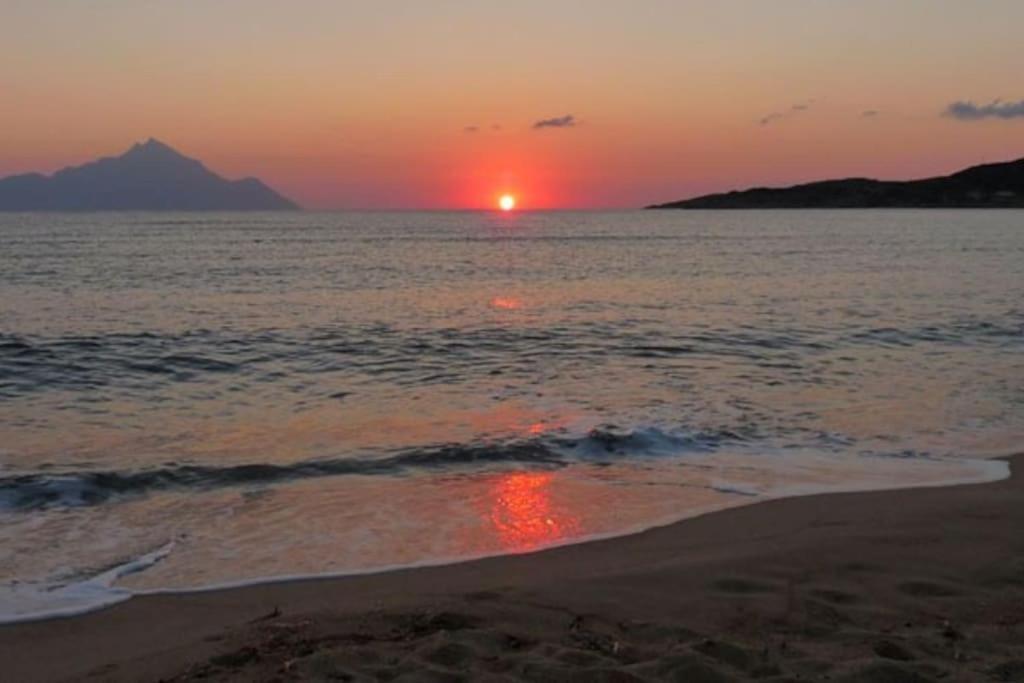 Traditionelles Appartement Athos Shadow Am Meer Paralia Sikias Экстерьер фото